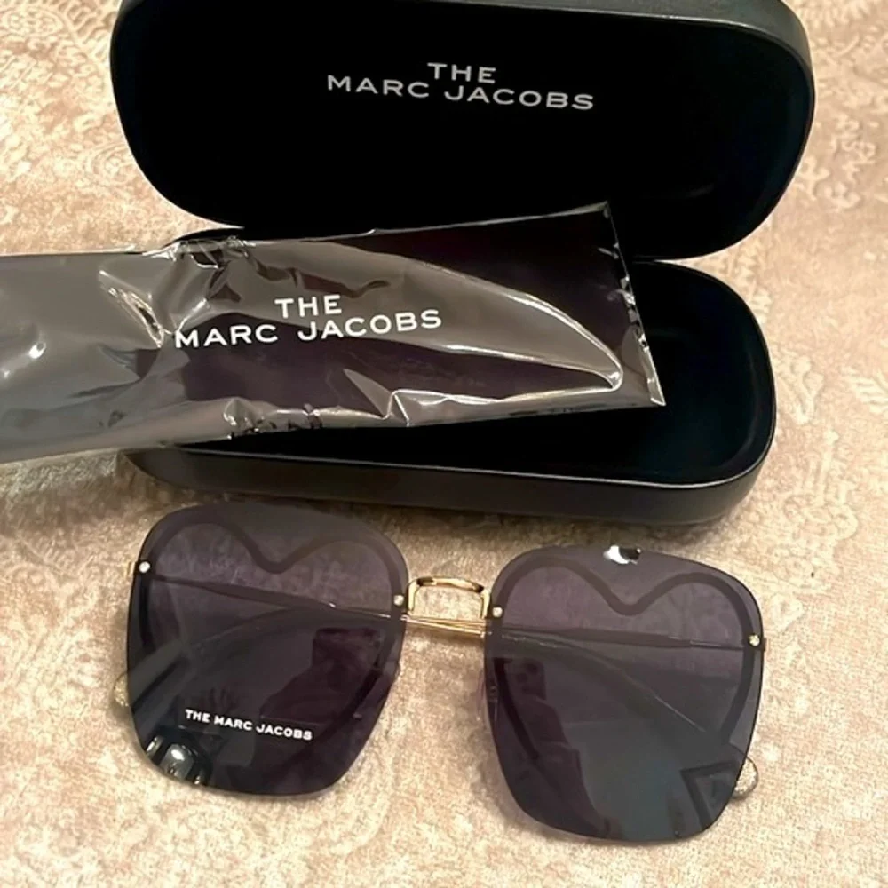 Brand New The Marc Jacobs Square Sunglasses w/ Gold Tone Metal Heart Shaped Rim